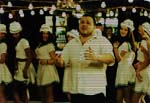 Режиссерский пример не столь изящен...